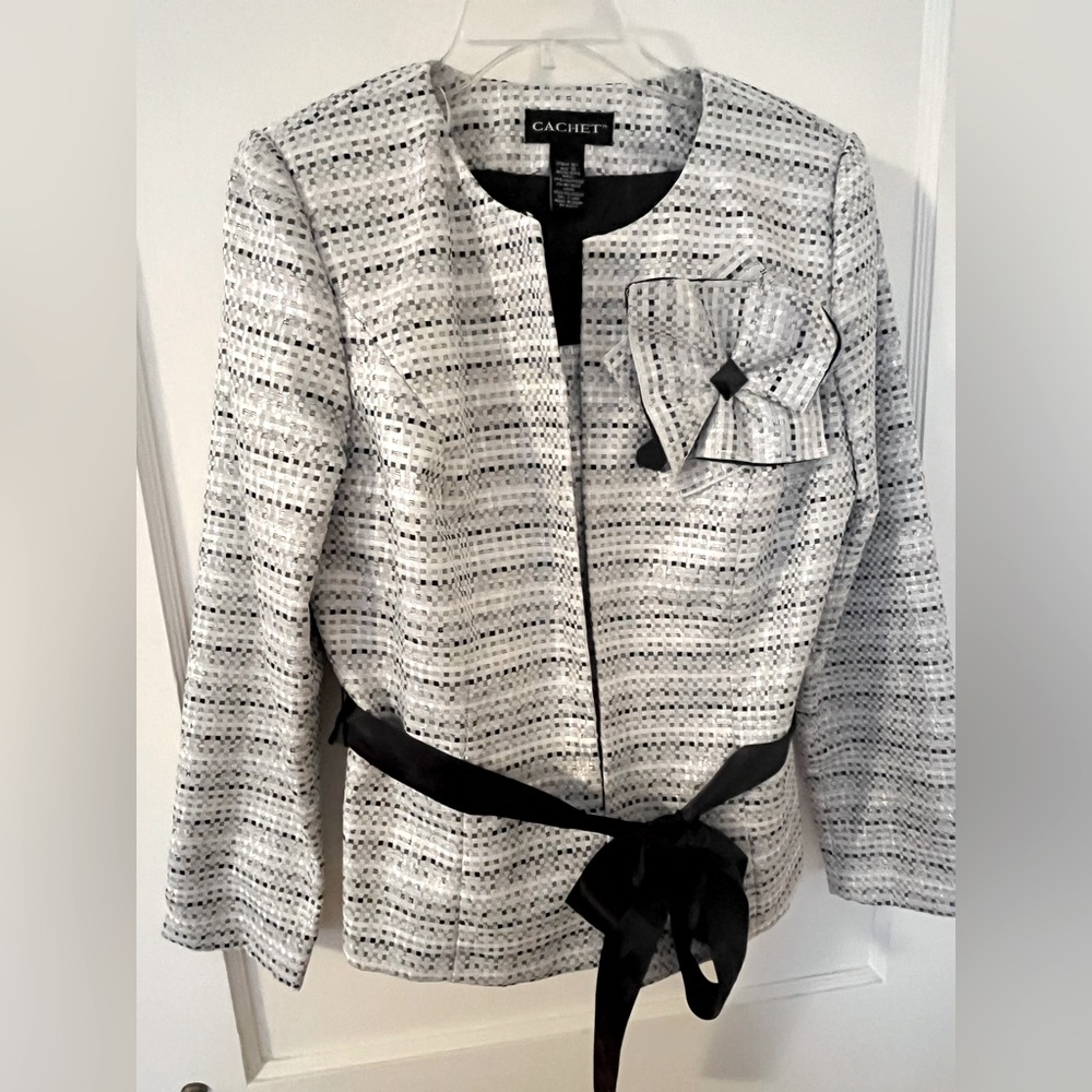 Stunning Cachet silver, blk wht 2 piece jacket shell set -perfect for holidays!